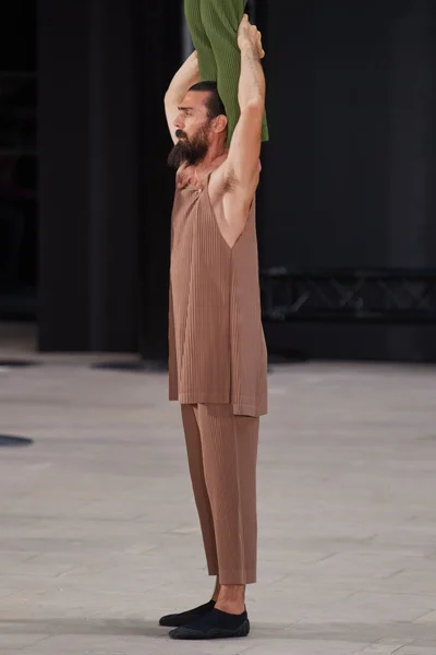 Look 14